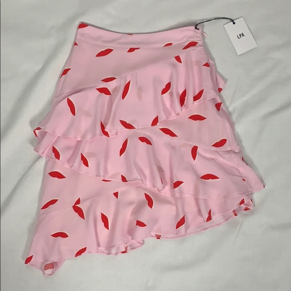 LPA Asymmetrical Ruffle Skirt Lip Print - Picture 2 of 8
